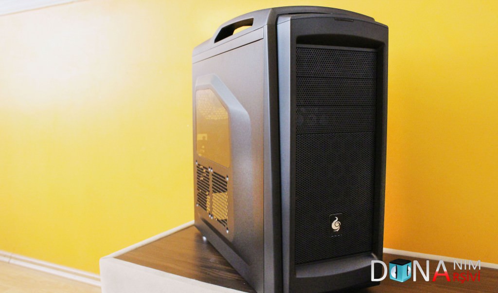 cm_storm_scout_2_ön_panel_donanim_arsivi