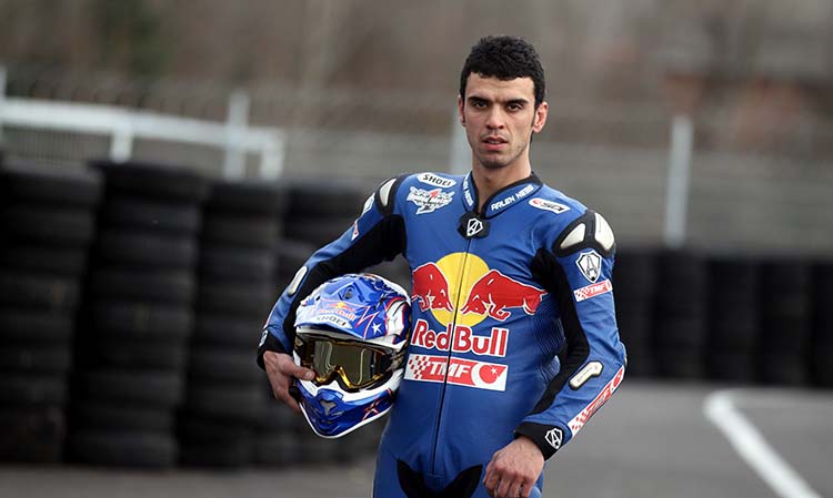 milli motosikletçi kenan sofuoğlu adapazarındaki kendi adını taşıyan yarış pistinde yetenekli gençler yetiştirmeyi hedefliyor. 15 şubat 2012 (zaman / turgut engin)